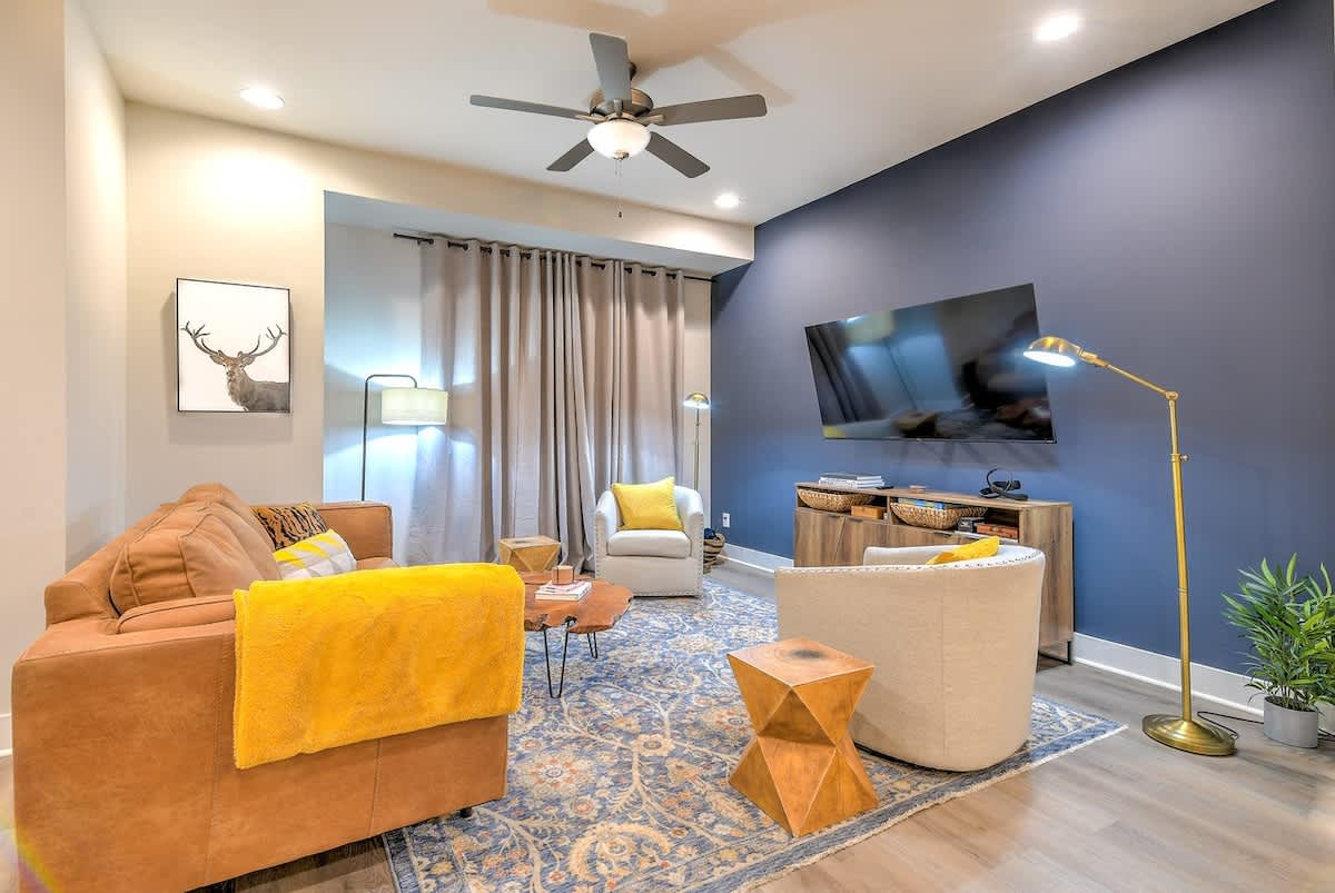 Bright and Spacious 4 Bedroom Nash Home w/Rooftop! — Nashville, TN — vacation rental