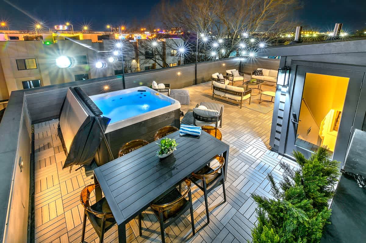 Swanky Nash Retreat - 14 Beds, Hot Tub & Game Room — Nashville, TN — vacation rental