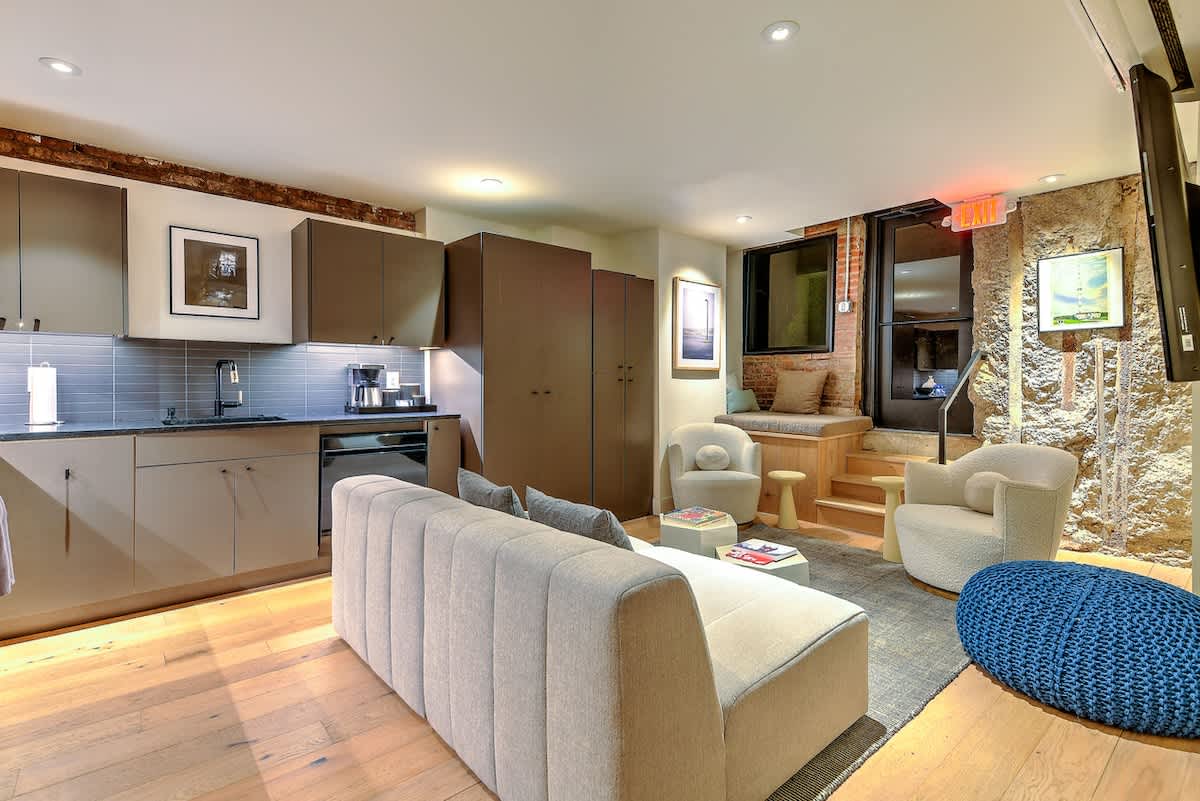 Walk to Broadway! Stylish 2BR in Historic Home! — Nashville, TN — vacation rental