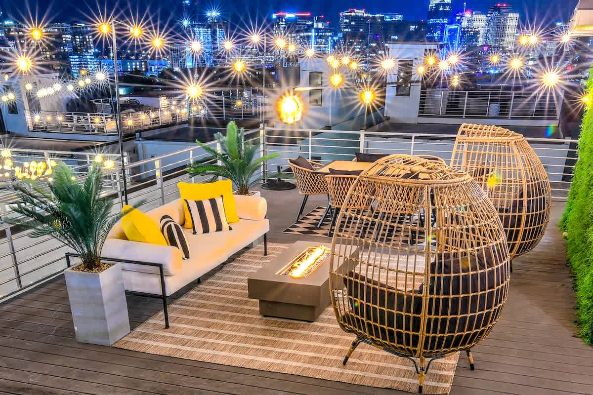 Gulch Oasis • 15 Beds • Rooftop Lounge w/ Fire Pit — Nashville, TN — vacation rental