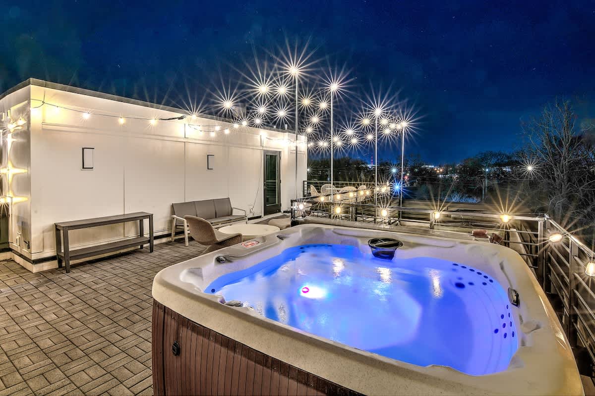 Chic Nash Retreat|Private Rooftop, Hot Tub & Views — Nashville, TN — vacation rental