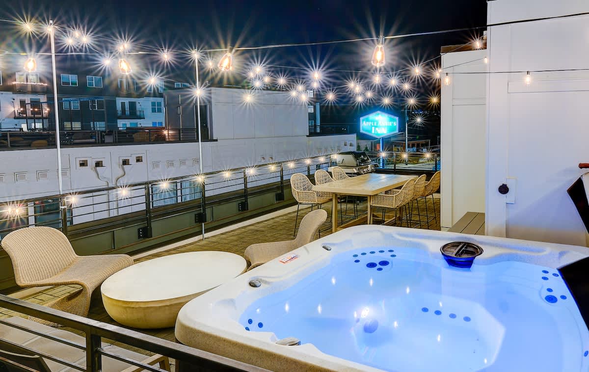 2 Music City Homes | 20 Beds | Firepit & Hot Tub — Nashville, TN — vacation rental
