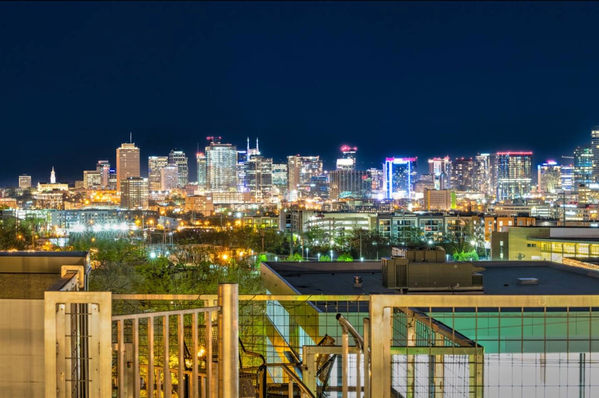 360° DT views, 8 min to Broadway, 5 min to Gulch — Nashville, TN — vacation rental