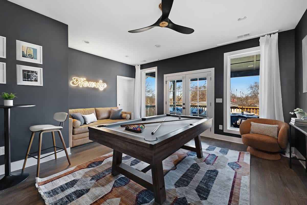 Ultimate Nash Stay: Glam, Games&Pool Table! 8 Beds — Nashville, TN — vacation rental