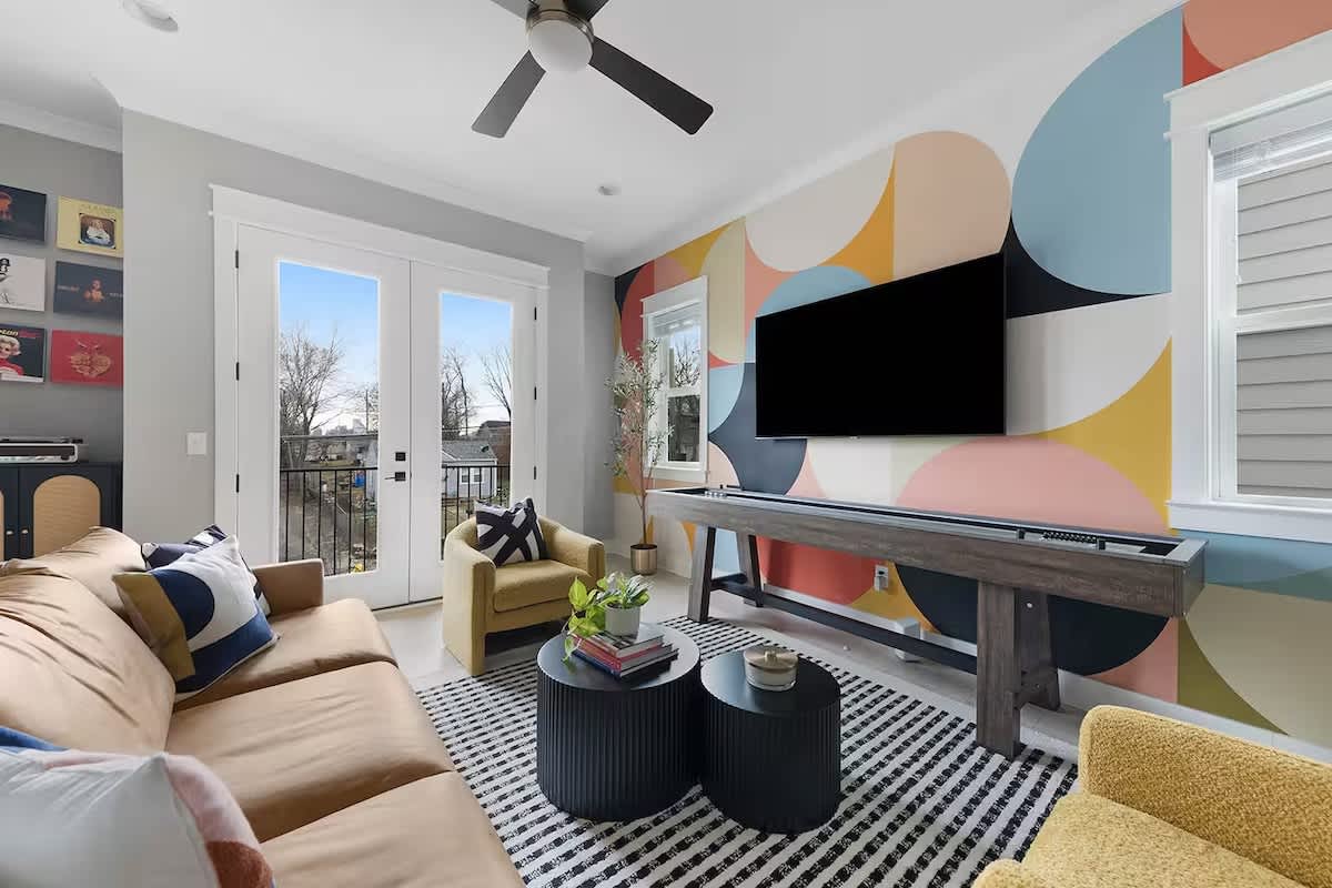 Luxury Home • Sleeps 12+ • Near Broadway • 9 Beds! — Nashville, TN — vacation rental