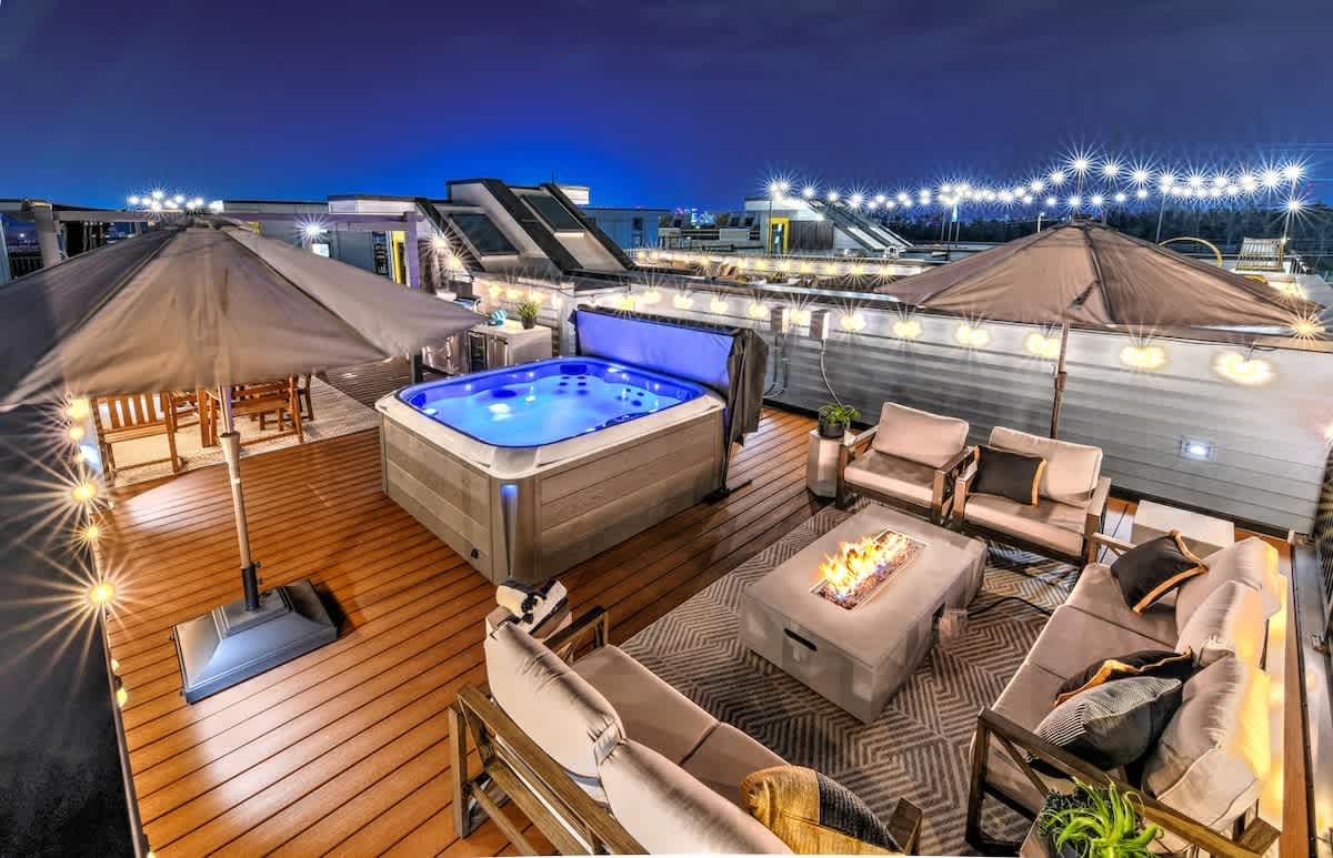 Lux 4BR Retreat Rooftop Hot Tub Pool 9 Beds — Nashville, TN — vacation rental