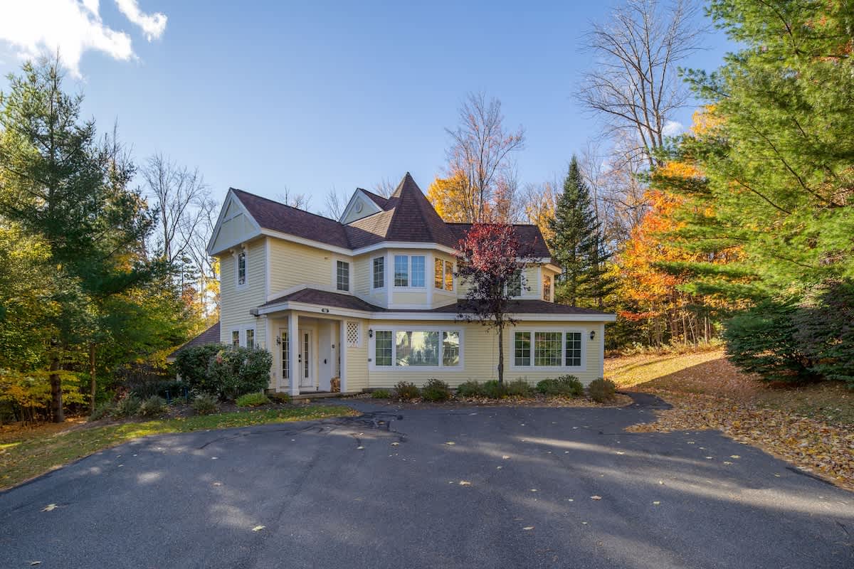 Kingswood Retreat Shuttle to Mt Snow w Fireplace | Photo 2