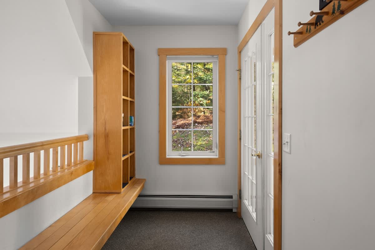 Kingswood Retreat Shuttle to Mt Snow w Fireplace | Photo 8