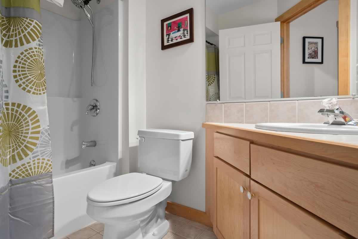 Kingswood Retreat Shuttle to Mt Snow w Fireplace | Photo 16