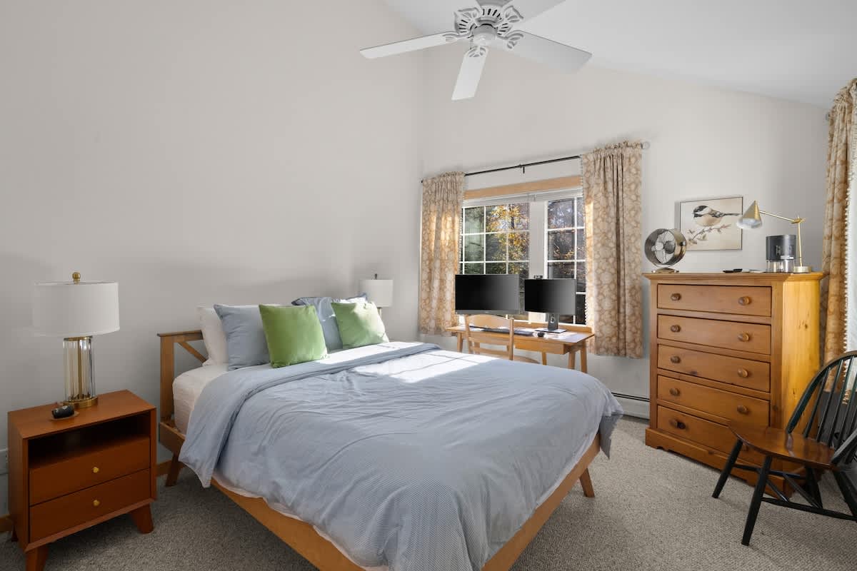 Kingswood Retreat Shuttle to Mt Snow w Fireplace | Photo 17