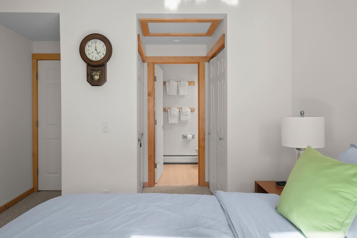 Kingswood Retreat Shuttle to Mt Snow w Fireplace | Photo 18