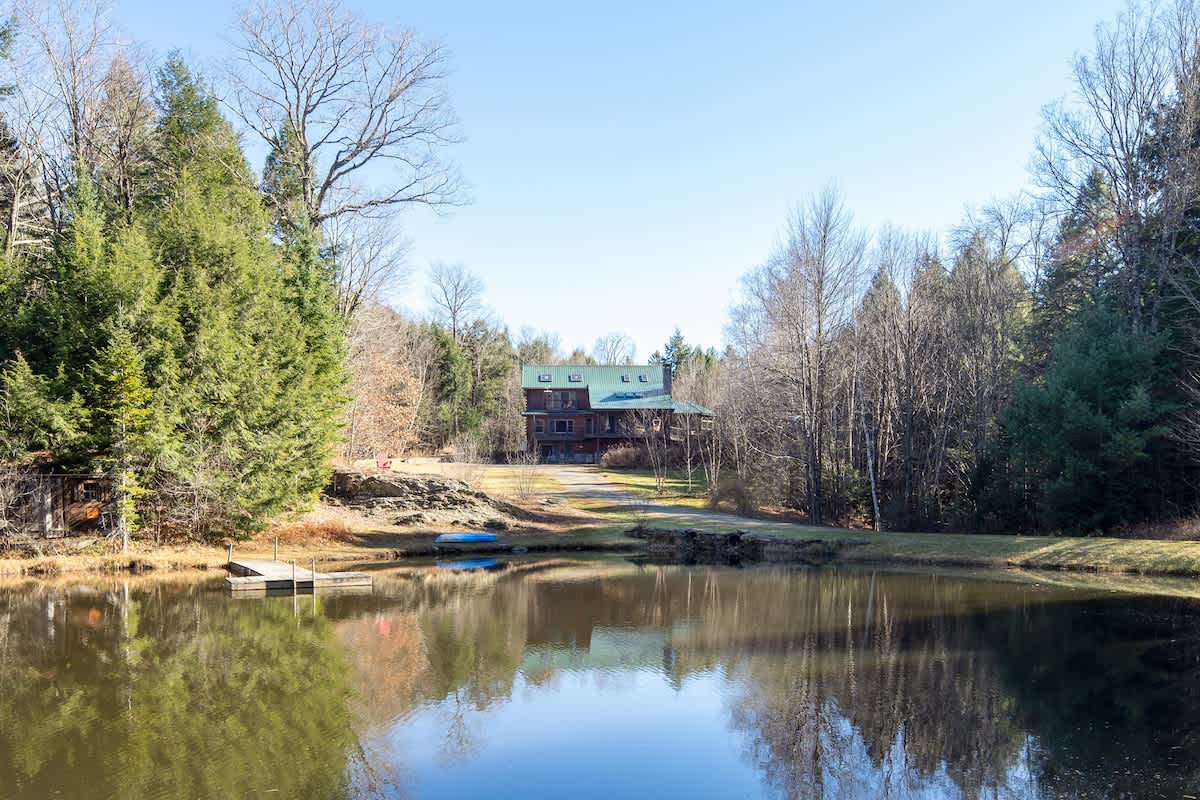 The Dover Hideaway Hot Tub Close to Mt Snow