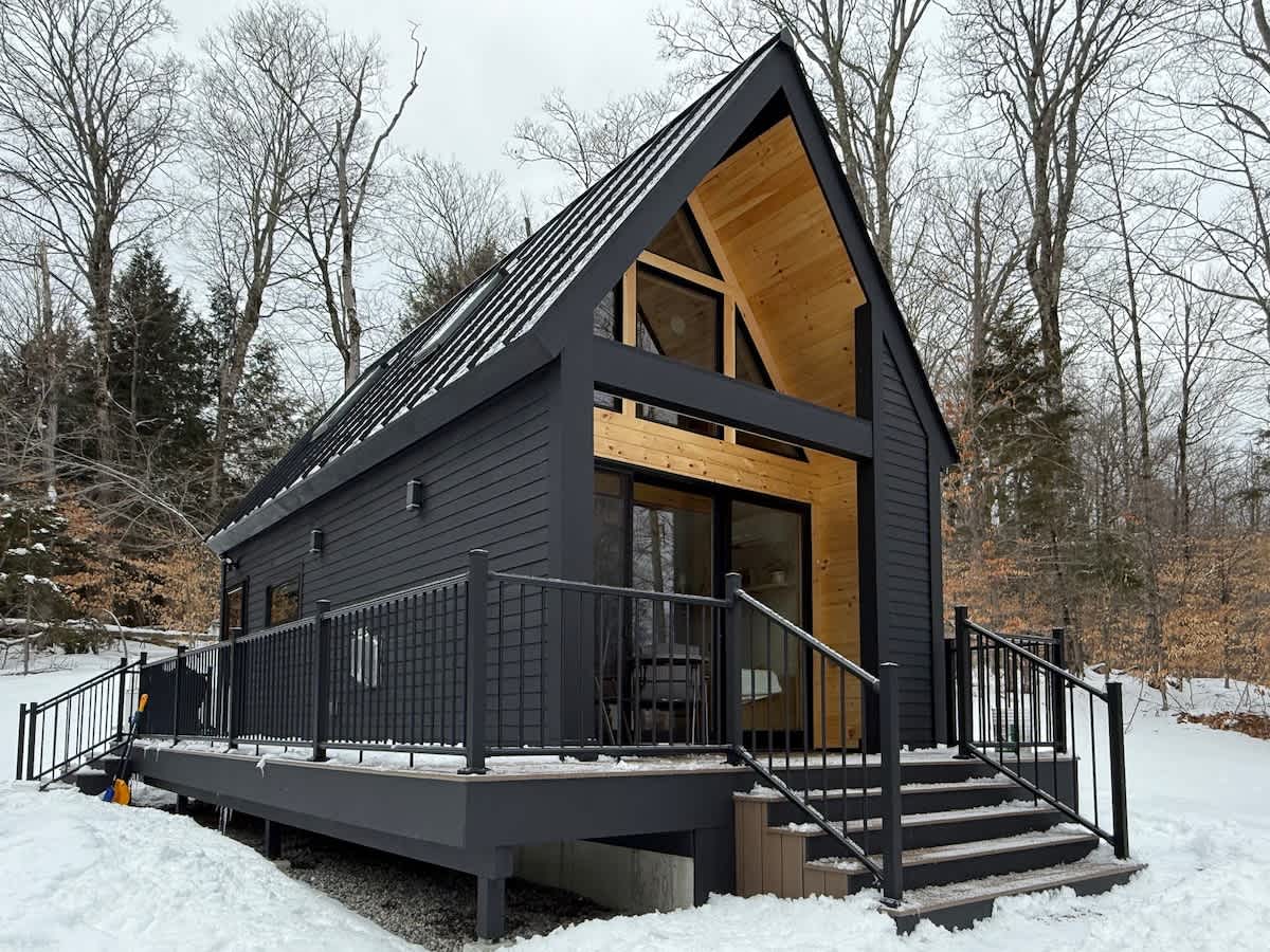 Featured Property The Deerwood Tiny Home Mtn Views w Fireplace