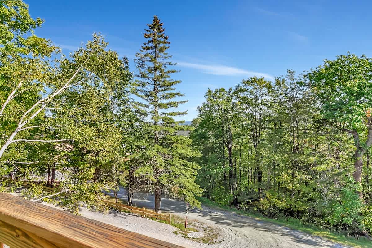 Sap House Hideaway Walk to Bromley Mt w Hot Tub | Photo 36