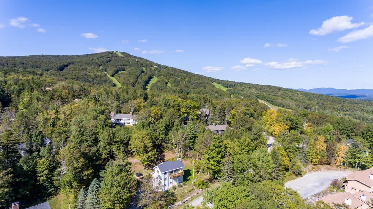 Sap House Hideaway Walk to Bromley Mt w Hot Tub | Photo 7