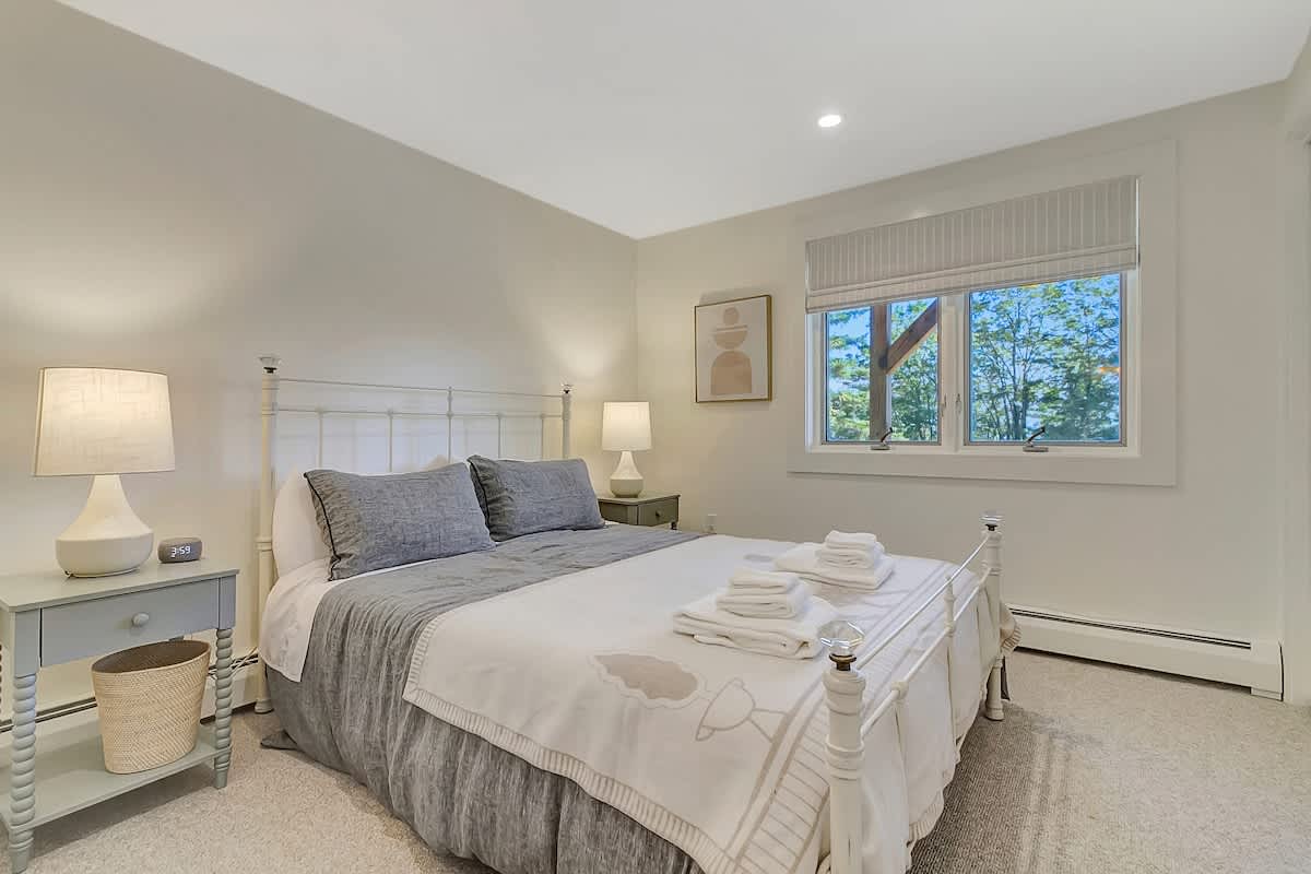 Sap House Hideaway Walk to Bromley Mt w Hot Tub | Photo 23