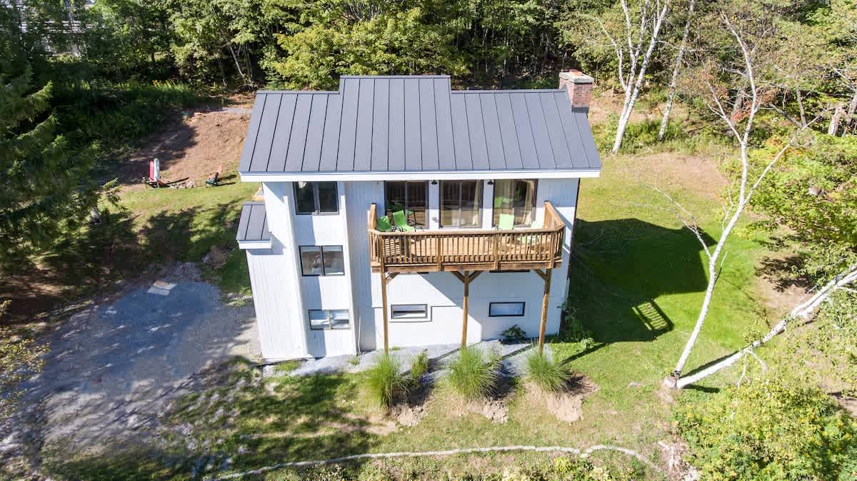 Sap House Hideaway Walk to Bromley Mt w Hot Tub | Photo 33