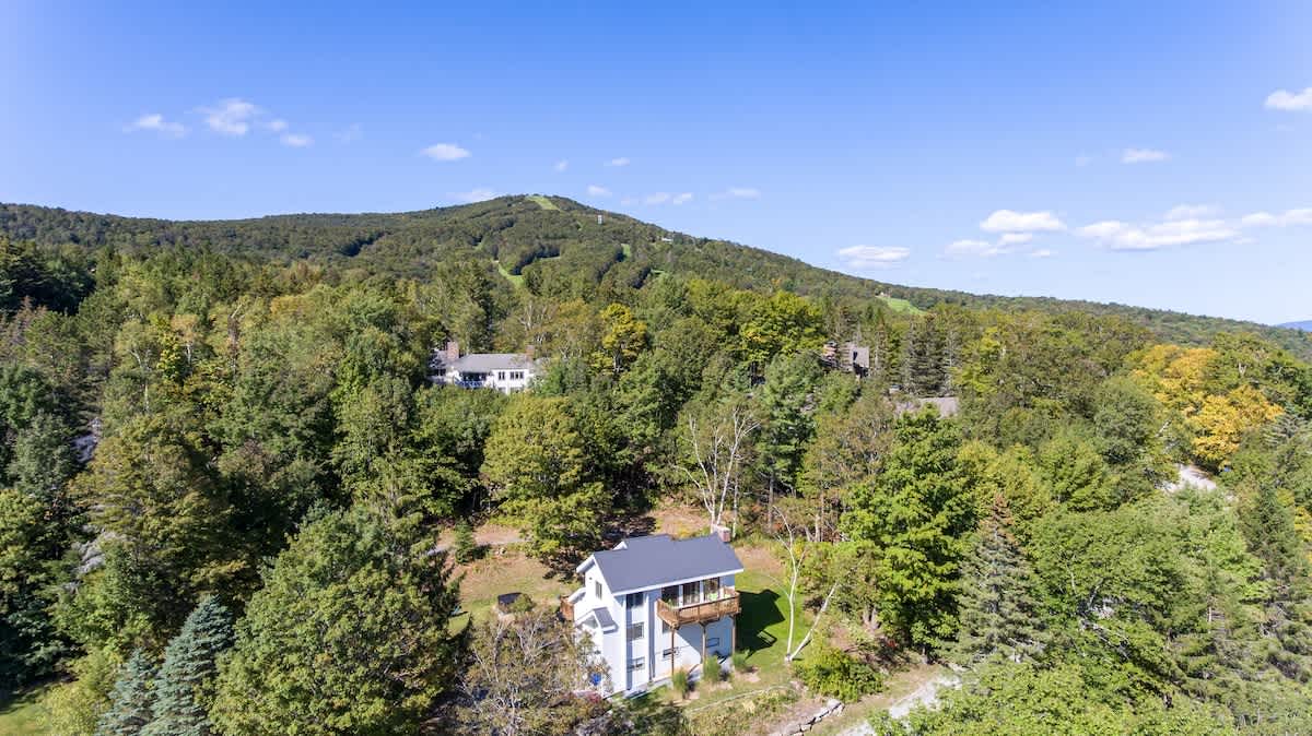 Sap House Hideaway Walk to Bromley Mt w Hot Tub | Photo 40