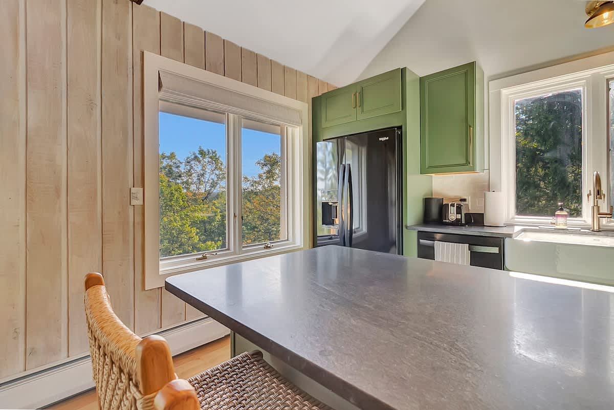 Sap House Hideaway Walk to Bromley Mt w Hot Tub | Photo 14