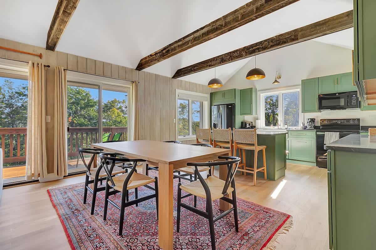 Sap House Hideaway Walk to Bromley Mt w Hot Tub | Photo 9