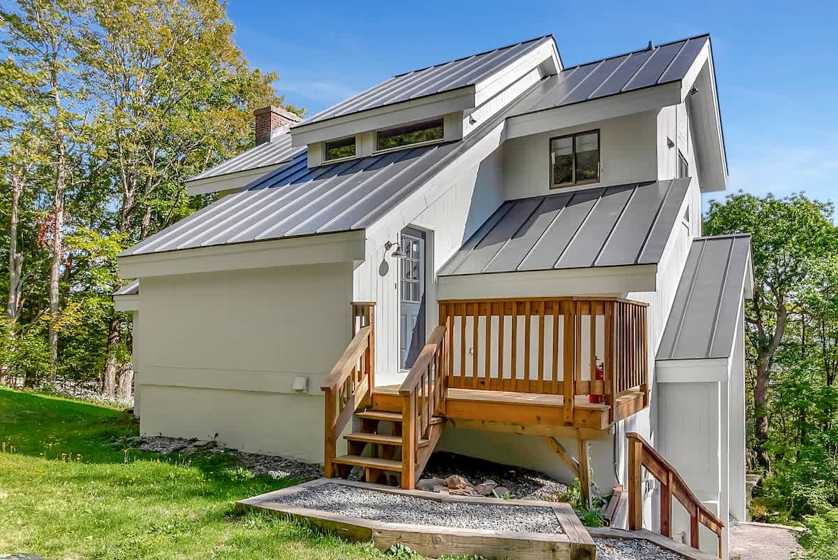 Sap House Hideaway Walk to Bromley Mt w Hot Tub | Photo 38