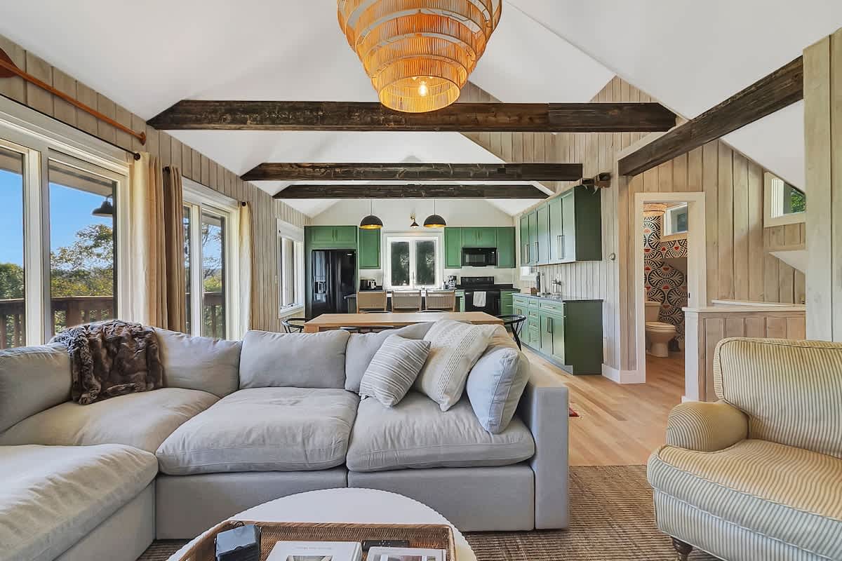 Sap House Hideaway Walk to Bromley Mt w Hot Tub | Photo 2