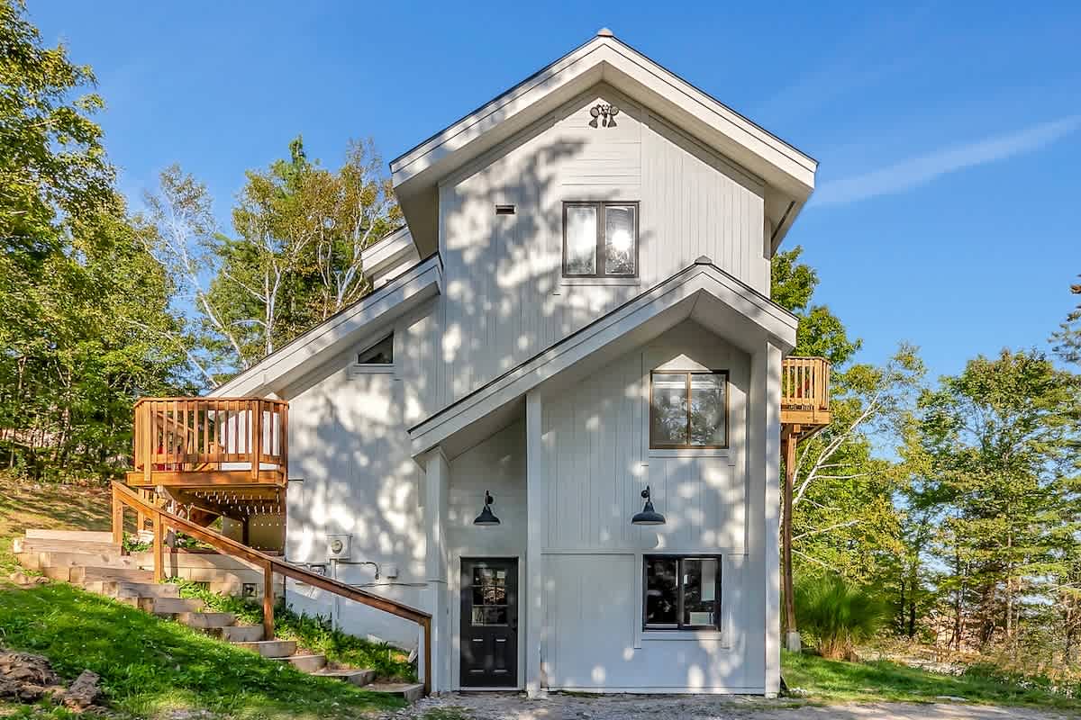 Sap House Hideaway Walk to Bromley Mt w Hot Tub | Photo 31