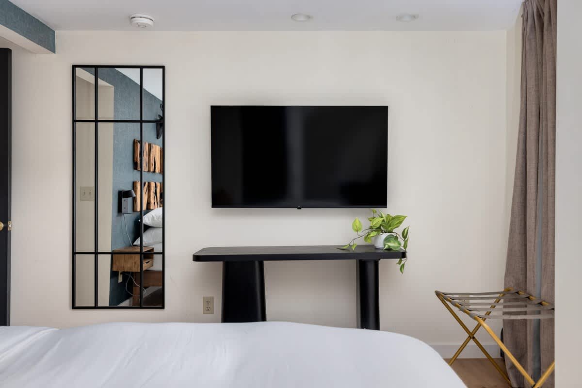 Cedar Hill Lodge 10 Min to Mt Snow w Hot Tub | Photo 51