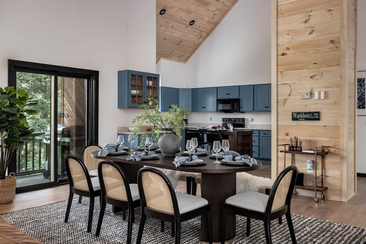 Cedar Hill Lodge 10 Min to Mt Snow w Hot Tub | Photo 14