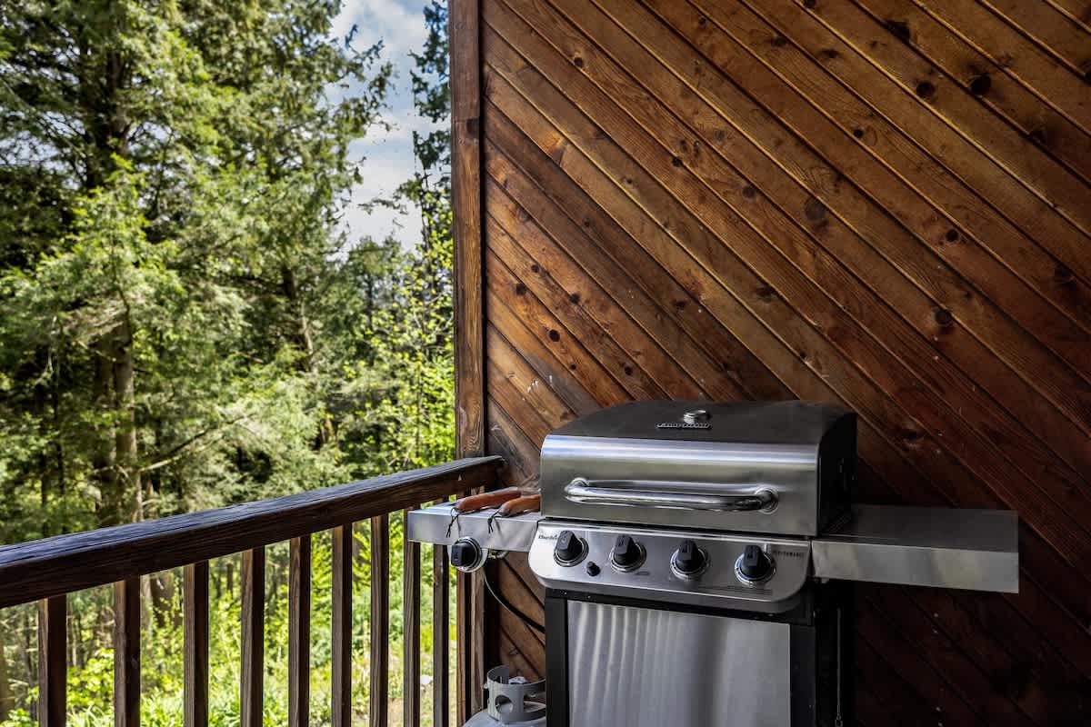 Cedar Hill Lodge 10 Min to Mt Snow w Hot Tub | Photo 34