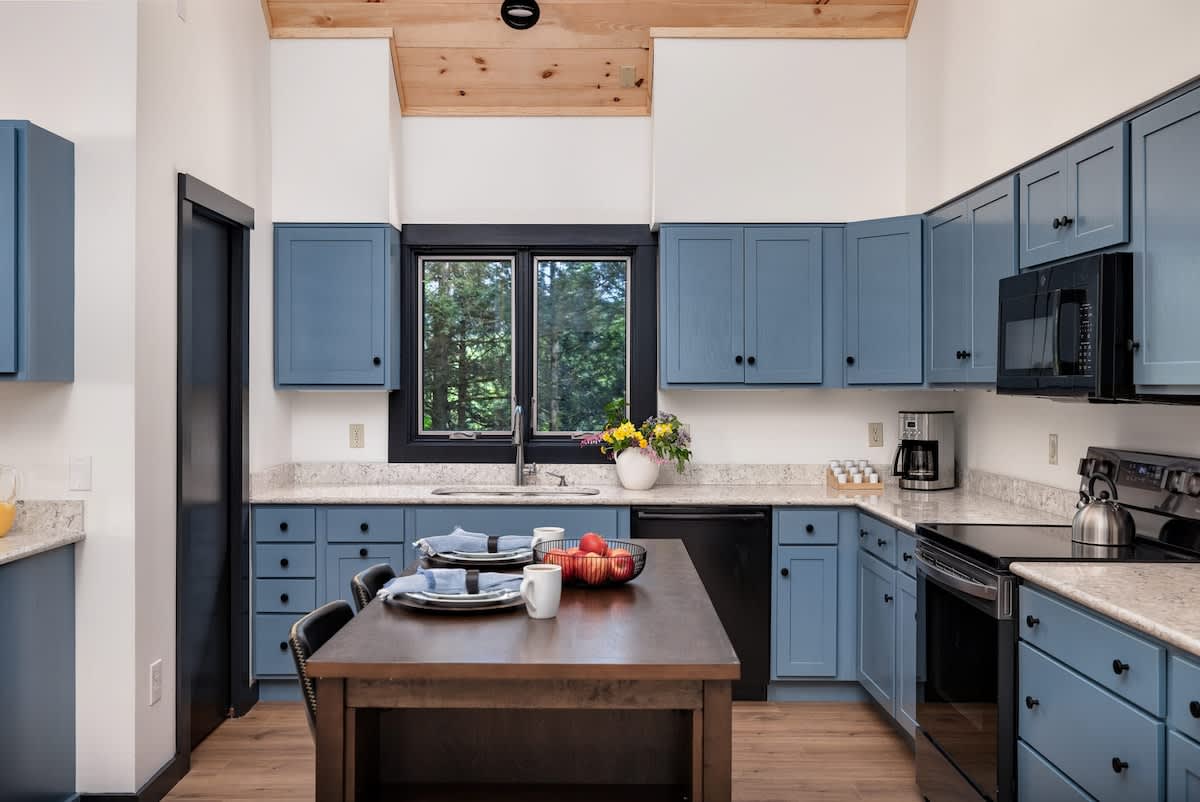 Cedar Hill Lodge 10 Min to Mt Snow w Hot Tub | Photo 16