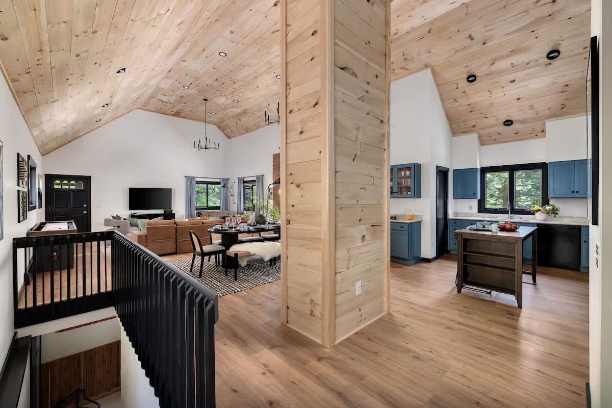 Cedar Hill Lodge 10 Min to Mt Snow w Hot Tub | Photo 15