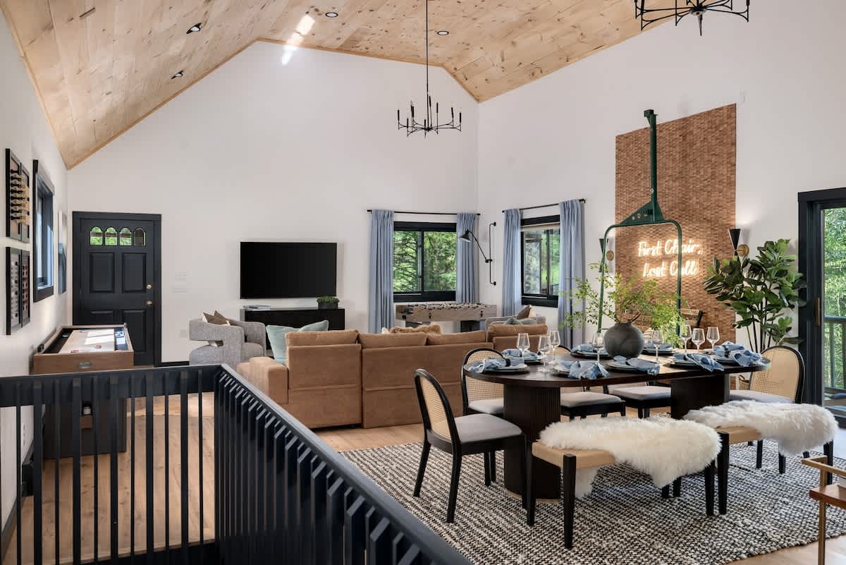 Cedar Hill Lodge 10 Min to Mt Snow w Hot Tub | Photo 24