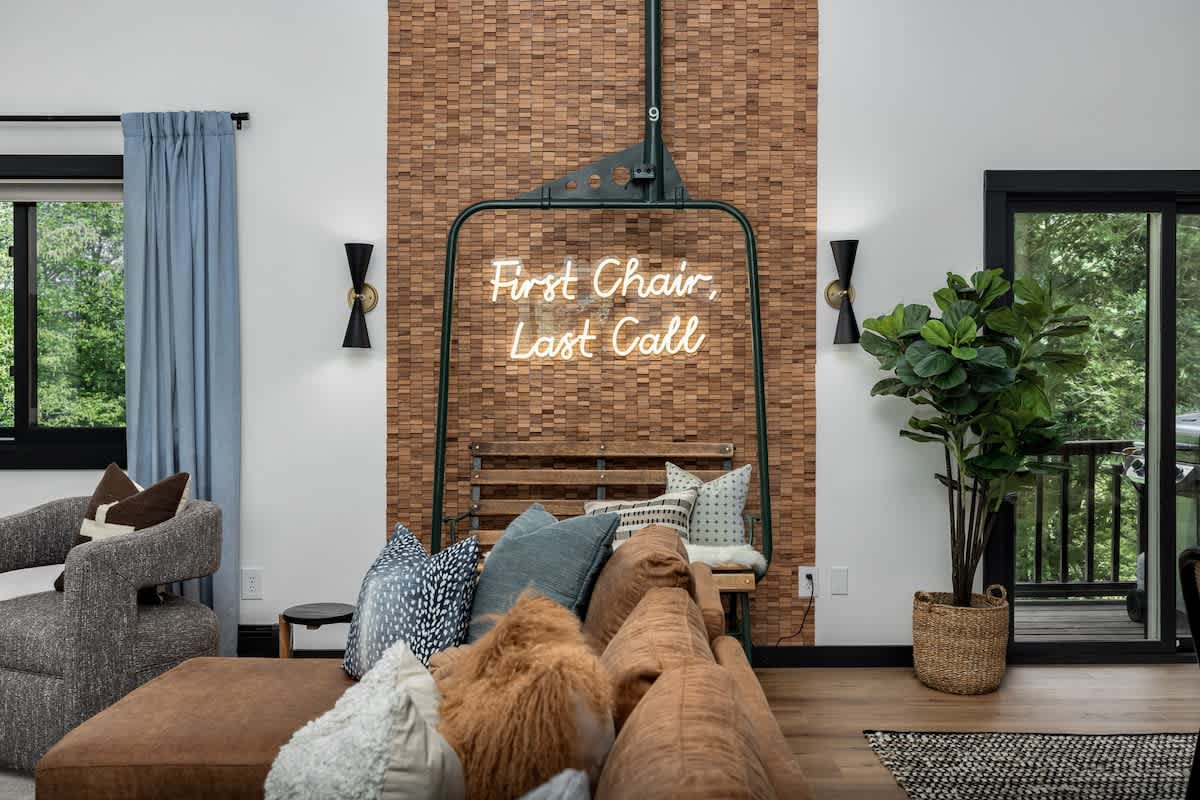 Cedar Hill Lodge 10 Min to Mt Snow w Hot Tub | Photo 4