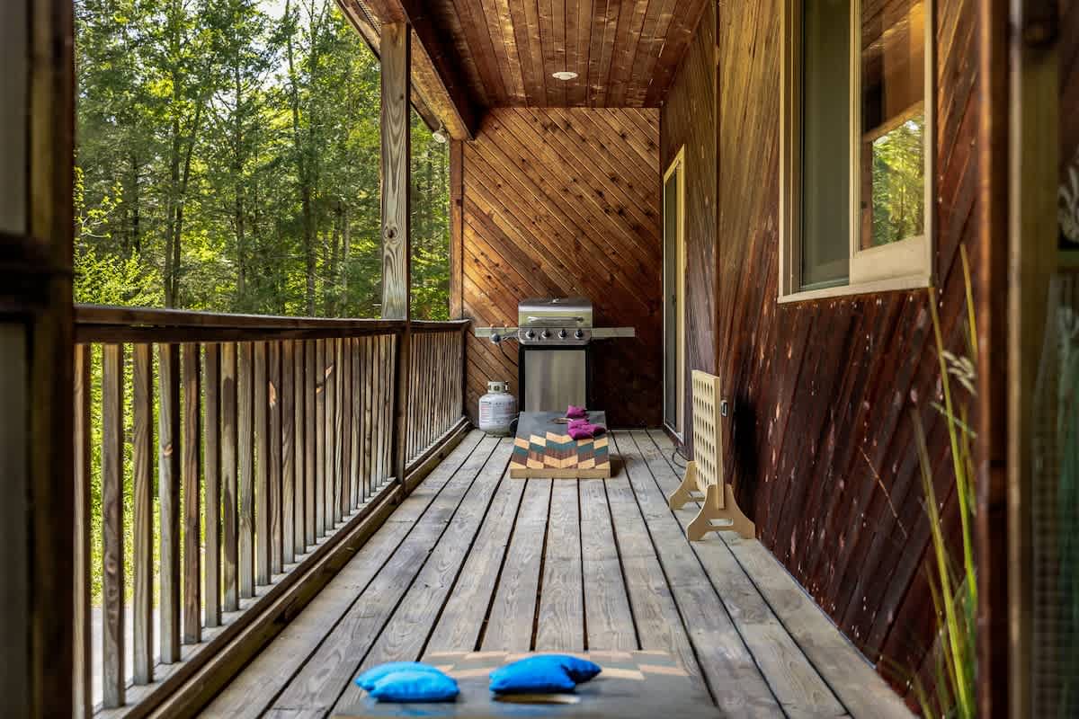 Cedar Hill Lodge 10 Min to Mt Snow w Hot Tub | Photo 32