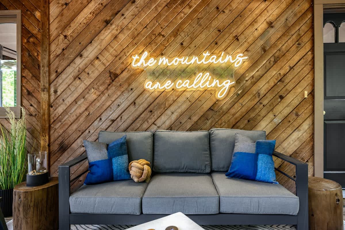 Cedar Hill Lodge 10 Min to Mt Snow w Hot Tub | Photo 28