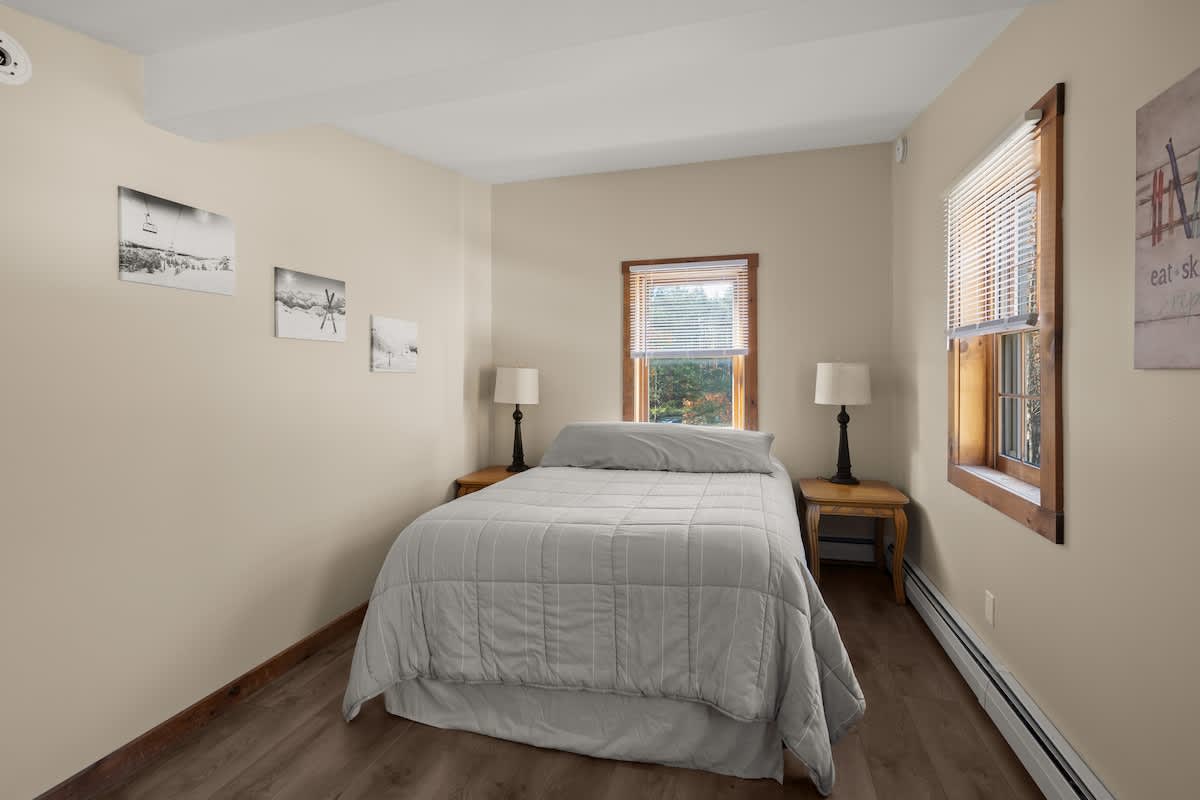 Snow Haus Hot Tub Bar 10 Min to Mount Snow | Photo 20