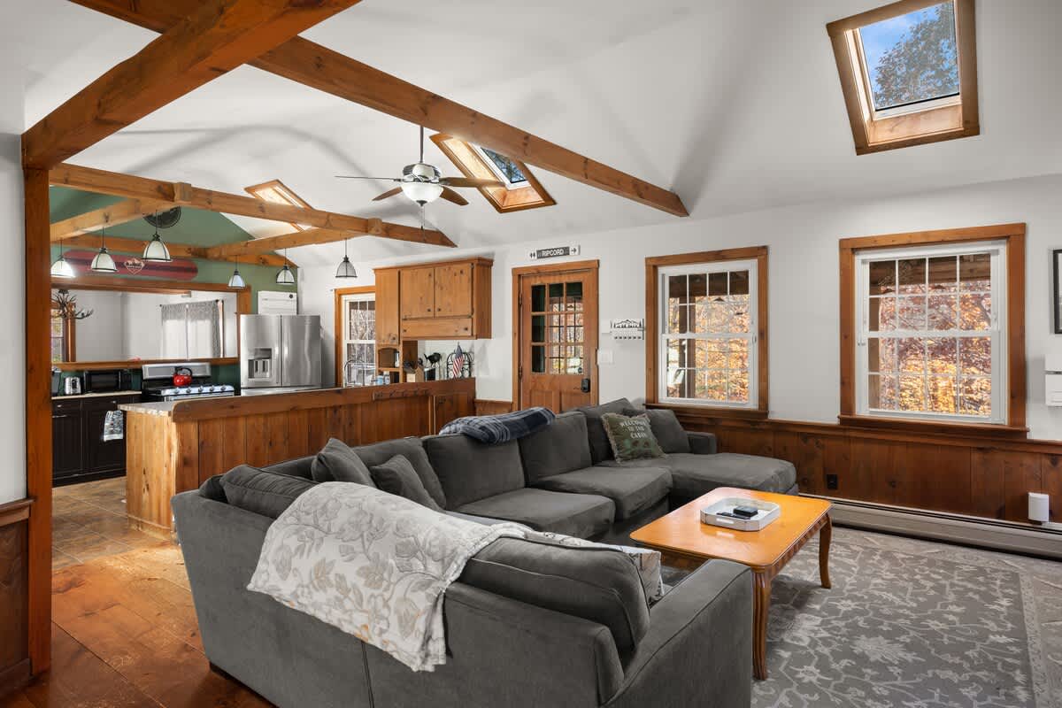 Snow Haus Hot Tub Bar 10 Min to Mount Snow | Photo 4