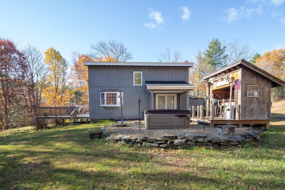 Snow Haus Hot Tub Bar 10 Min to Mount Snow | Photo 8