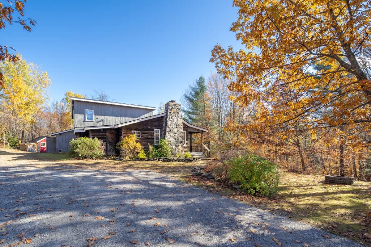 Featured Property Snow Haus Hot Tub Bar 10 Min to Mount Snow