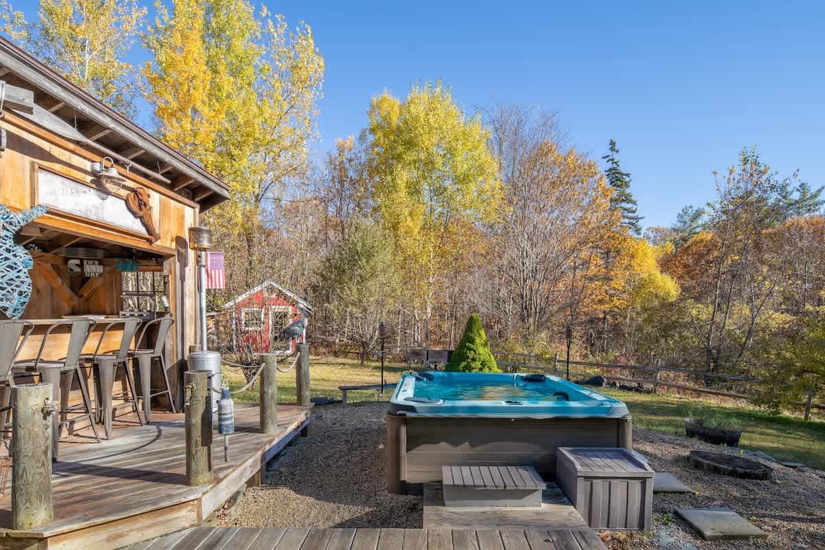 Snow Haus Hot Tub Bar 10 Min to Mount Snow | Photo 6