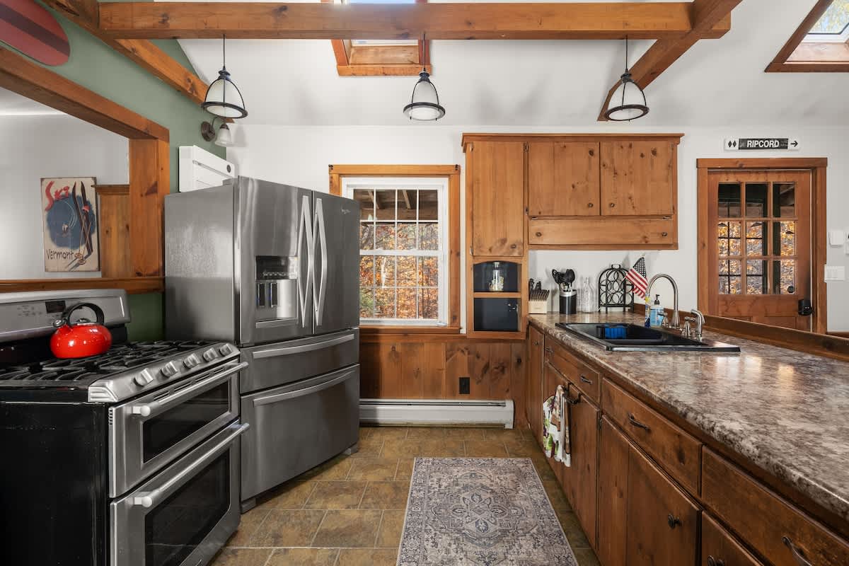 Snow Haus Hot Tub Bar 10 Min to Mount Snow | Photo 13