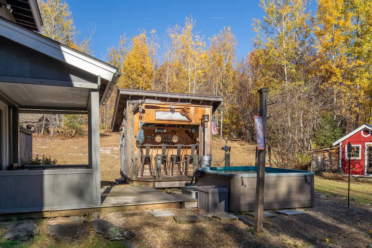 Snow Haus Hot Tub Bar 10 Min to Mount Snow | Photo 3