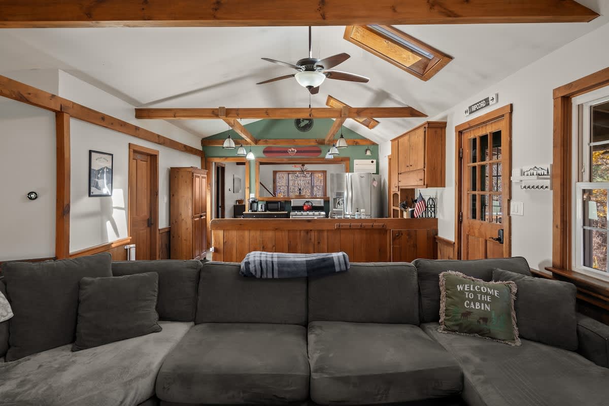 Snow Haus Hot Tub Bar 10 Min to Mount Snow | Photo 11