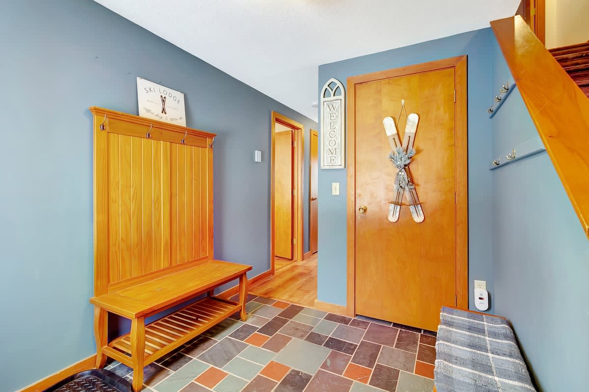 Crosstown Retreat 2 Miles to Mt Snow w Fireplace | Photo 22