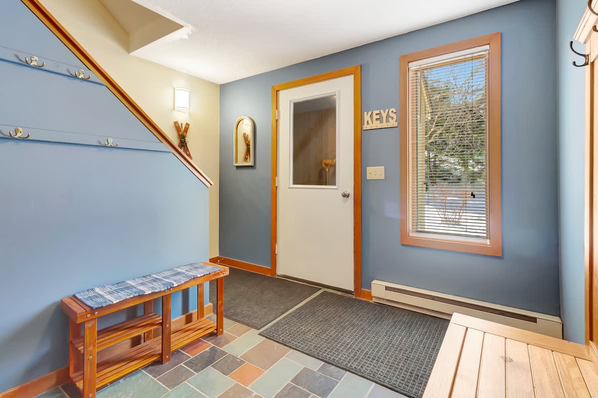 Crosstown Retreat 2 Miles to Mt Snow w Fireplace | Photo 21