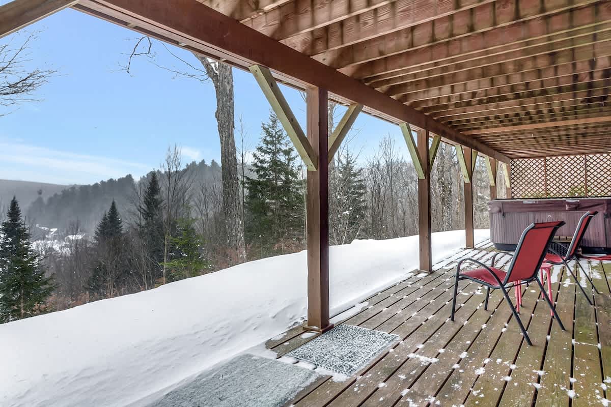 Spruce Lake Lodge Water Views Close To Mt Snow | Photo 34