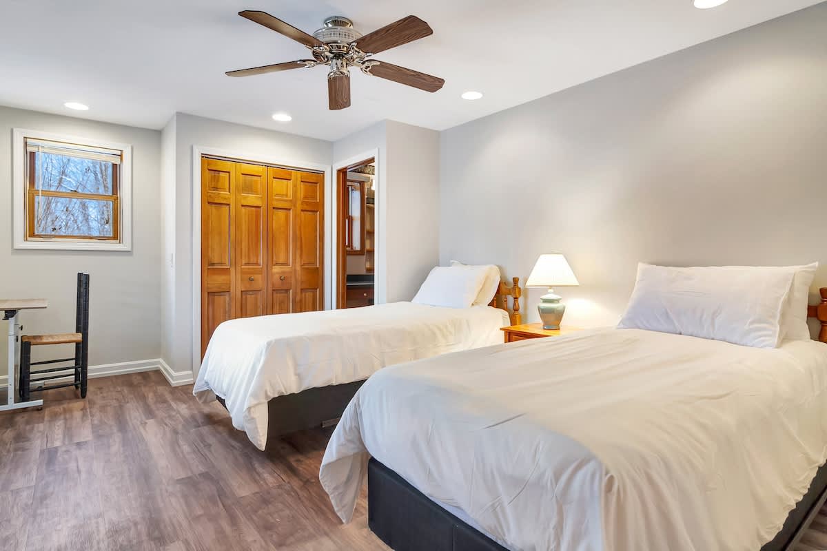 Spruce Lake Lodge Water Views Close To Mt Snow | Photo 28