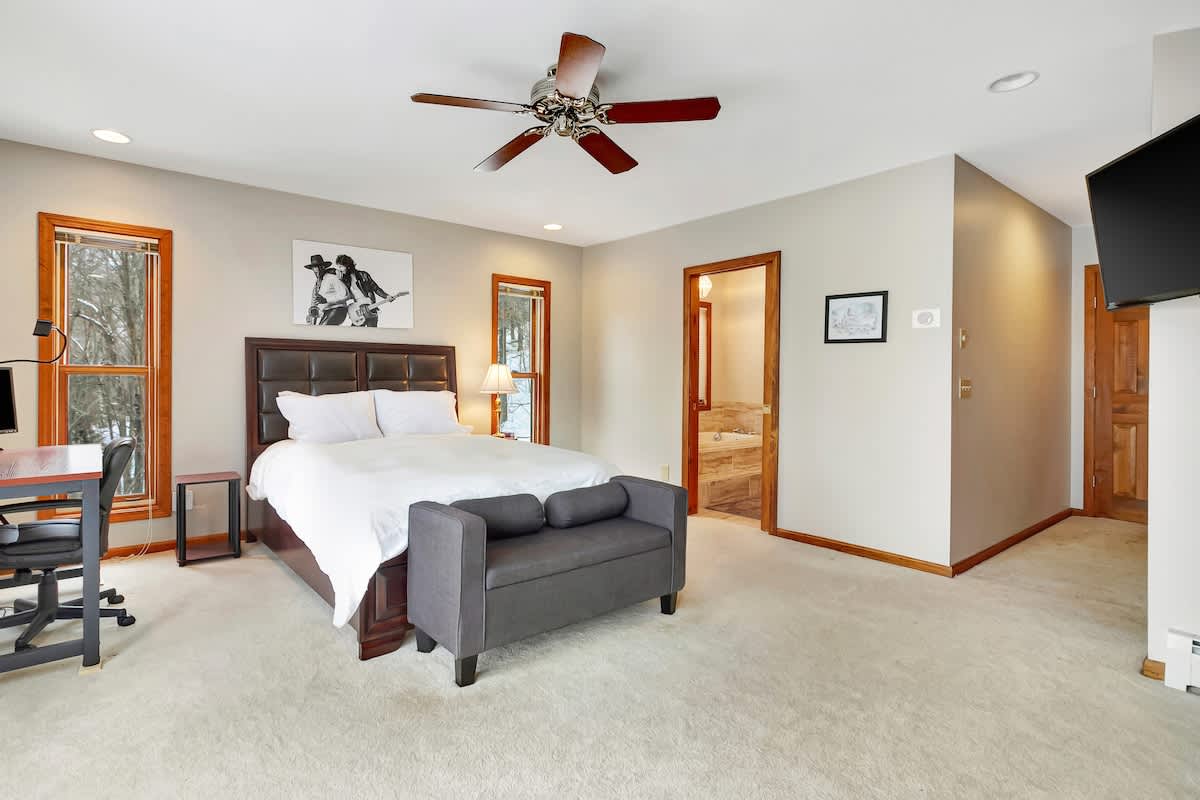 Spruce Lake Lodge Water Views Close To Mt Snow | Photo 20