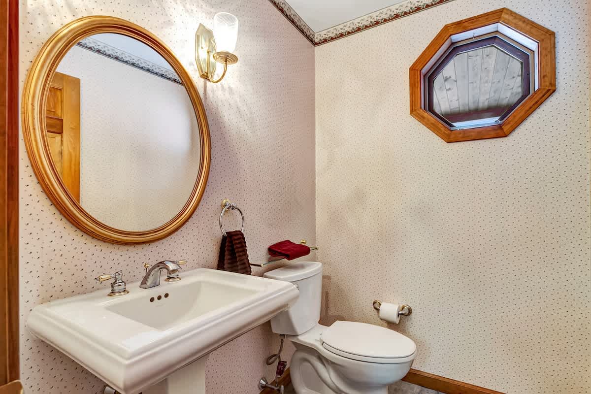 Spruce Lake Lodge Water Views Close To Mt Snow | Photo 31